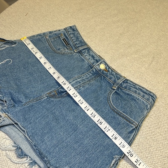 Frank and Oak Stevie Jean Cut off Shorts with side slits. Size 30 - Picture 7 of 13